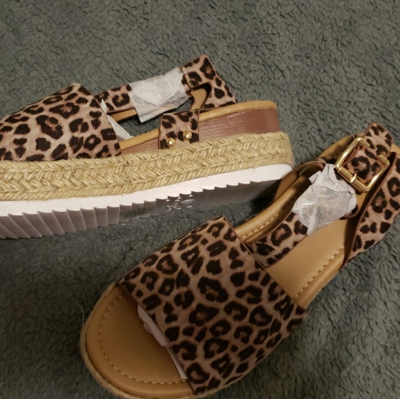 Leopard Sandals - Picture 4 of 9